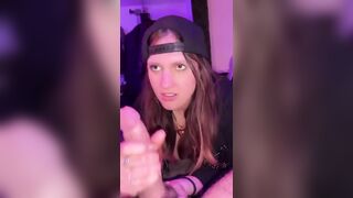 Alla vista del cazzo la fica mi si bagna tutta