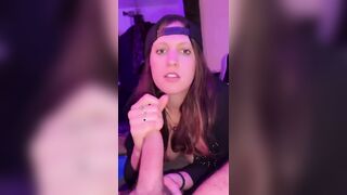 Alla vista del cazzo la fica mi si bagna tutta