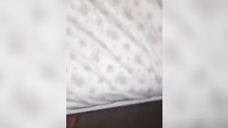 Il cornuto osserva la moglie tromba