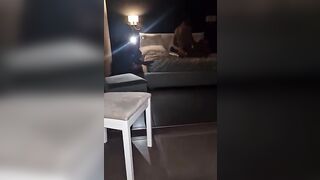 Il cornuto osserva la moglie tromba