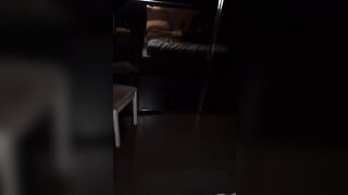 Il cornuto osserva la moglie tromba