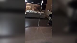 Il cornuto osserva la moglie tromba