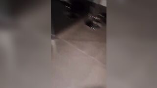 Il cornuto osserva la moglie tromba