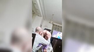 Mia moglie si fa esplorare la fessa