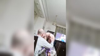 Mia moglie si fa esplorare la fessa