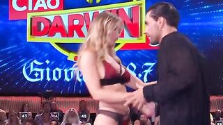 Laura Cremaschi in lingerie a Ciao Darwin