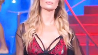 Laura Cremaschi in lingerie a Ciao Darwin