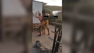 Bionda scopata dal jamaicano alla spiaggia naturista