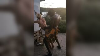 Bionda scopata dal jamaicano alla spiaggia naturista