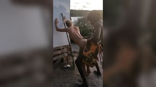 Bionda scopata dal jamaicano alla spiaggia naturista