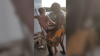 Bionda scopata dal jamaicano alla spiaggia naturista