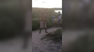 Bionda scopata dal jamaicano alla spiaggia naturista