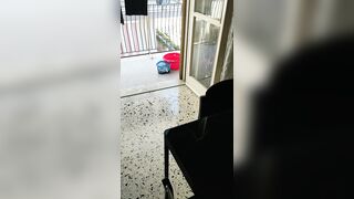 Maialona 64Anni mostra culo sul terrazzo  puttana