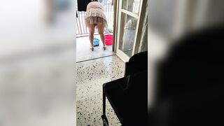 Maialona 64Anni mostra culo sul terrazzo  puttana