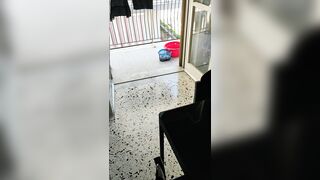 Maialona 64Anni mostra culo sul terrazzo  puttana