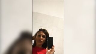 Adoro il cazzo e mi piace essere guardata