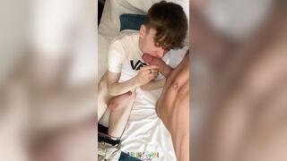 Anteprima del video: Diciottenne gay succhia il cazzo al trentenne