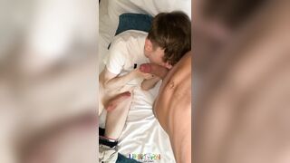 Diciottenne gay succhia il cazzo al trentenne