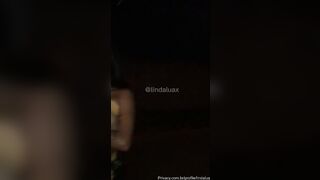 Ragazza brasiliana esce le tette in strada