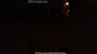 Ragazza brasiliana esce le tette in strada