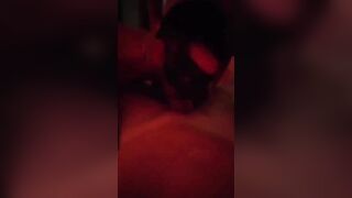 Trans condivide un bel cazzone con un amico gay