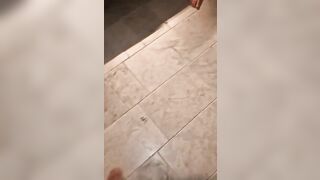 Aveva la figa asciutta così il bull l'ha sditalinata