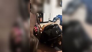 Moglie succhia il cazzone del black