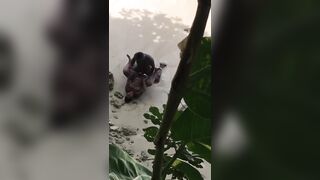 Negro filmato mentre scopa la sua donna