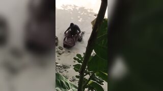 Negro filmato mentre scopa la sua donna