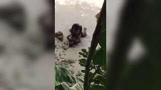 Negro filmato mentre scopa la sua donna