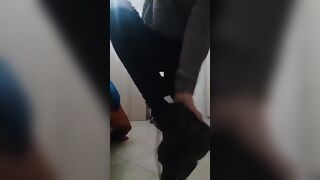 Ragazzo italiano fa cornuta la fidanzata bacchettona