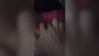 La sua fregna è già bagnata fradicia al desiderio del cazzo