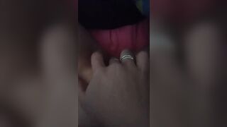 La sua fregna è già bagnata fradicia al desiderio del cazzo