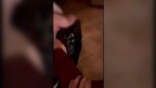 Il bull me la scopa sul divano la mignotta