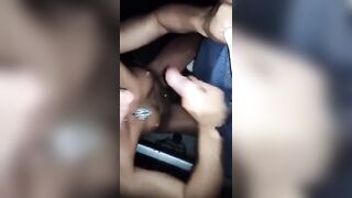 Mia moglie fa una sega e spompa il cazzo al guardone