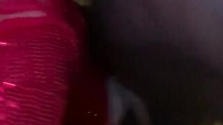 Moglie italiana scopata da un nero mentre il marito è fuori