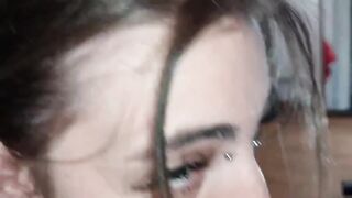 Si fa sbattere dal migliore amico del suo ragazzo