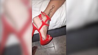 Annalisa mia moglie lecca il culo del bull