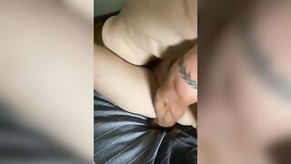 Il vicino settantenne si ingroppa la mia donna