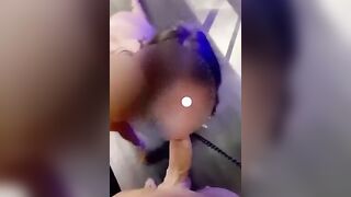 Cagna al guinzaglio succhia cazzo al padrone