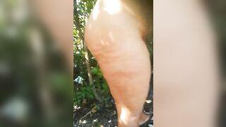 In gita nel bosco troviamo sempre un cazzo per lei