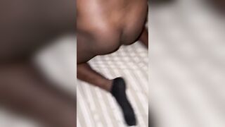 Scopata dal ragazzone nero davanti al marito frocio