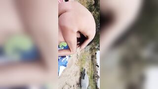 La mia troia sul bagnasciuga scopata da un nudista