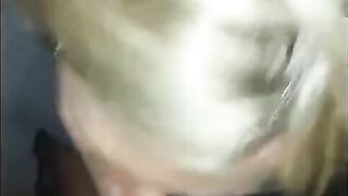 Moglie trombata in auto dal porco mentre il marito li filma