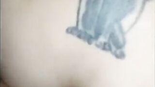 Moglie trombata in auto dal porco mentre il marito li filma