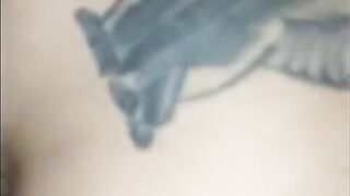 Moglie trombata in auto dal porco mentre il marito li filma