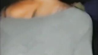 Moglie trombata in auto dal porco mentre il marito li filma