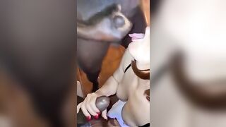 La sborra di 3 cazzoni neri per lei