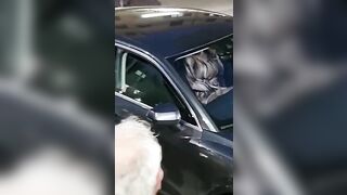 Mia moglie si sditaliana al parcheggio pubblico