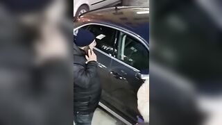 Mia moglie si sditaliana al parcheggio pubblico
